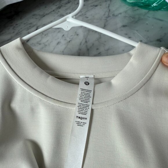 Lululemon Athletica NWOT Softstreme Perfectly Oversized Cropped Crew size 4 NEW - Picture 7 of 13